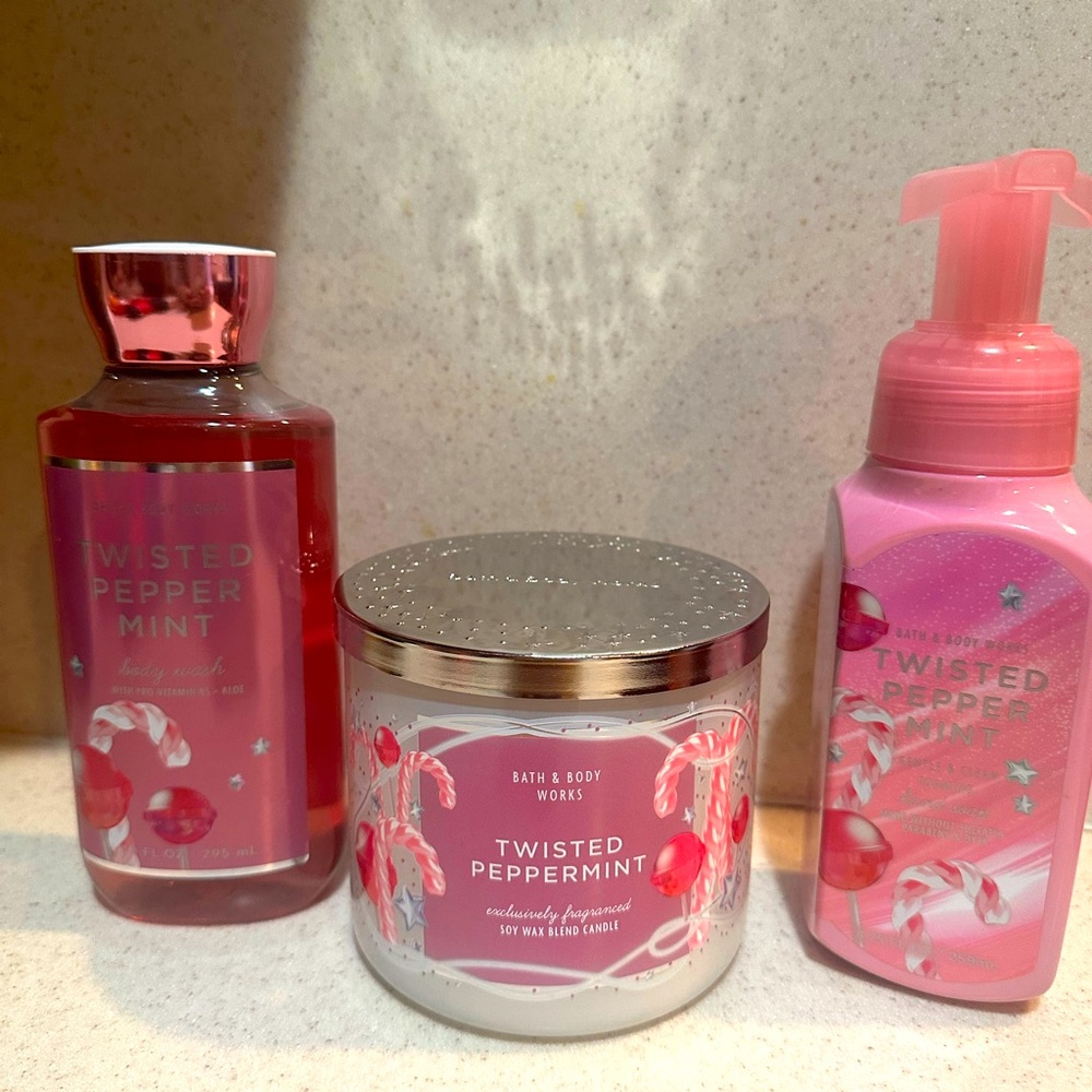 Bath & BodyWorks Twisted Peppermint gift set: a candle, foaming soap & bath gel